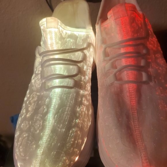 Shoes the light up at night and the size uk 40 us men 7  and us women 9.5 - Picture 3 of 11
